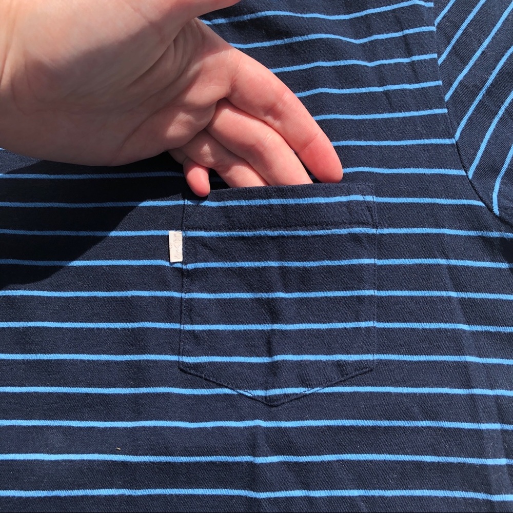 ♥️Levi’s Striped T-shirt - Picture 3 of 5
